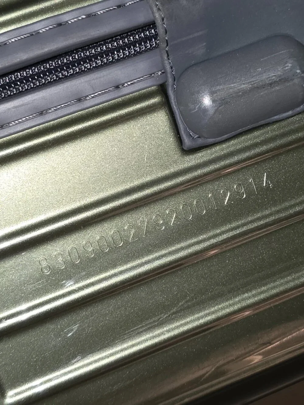 Rimowa Salsa Deluxe Multiwheel 830.90 Large 82L Check-In 4 Spinner Olive AS-IS